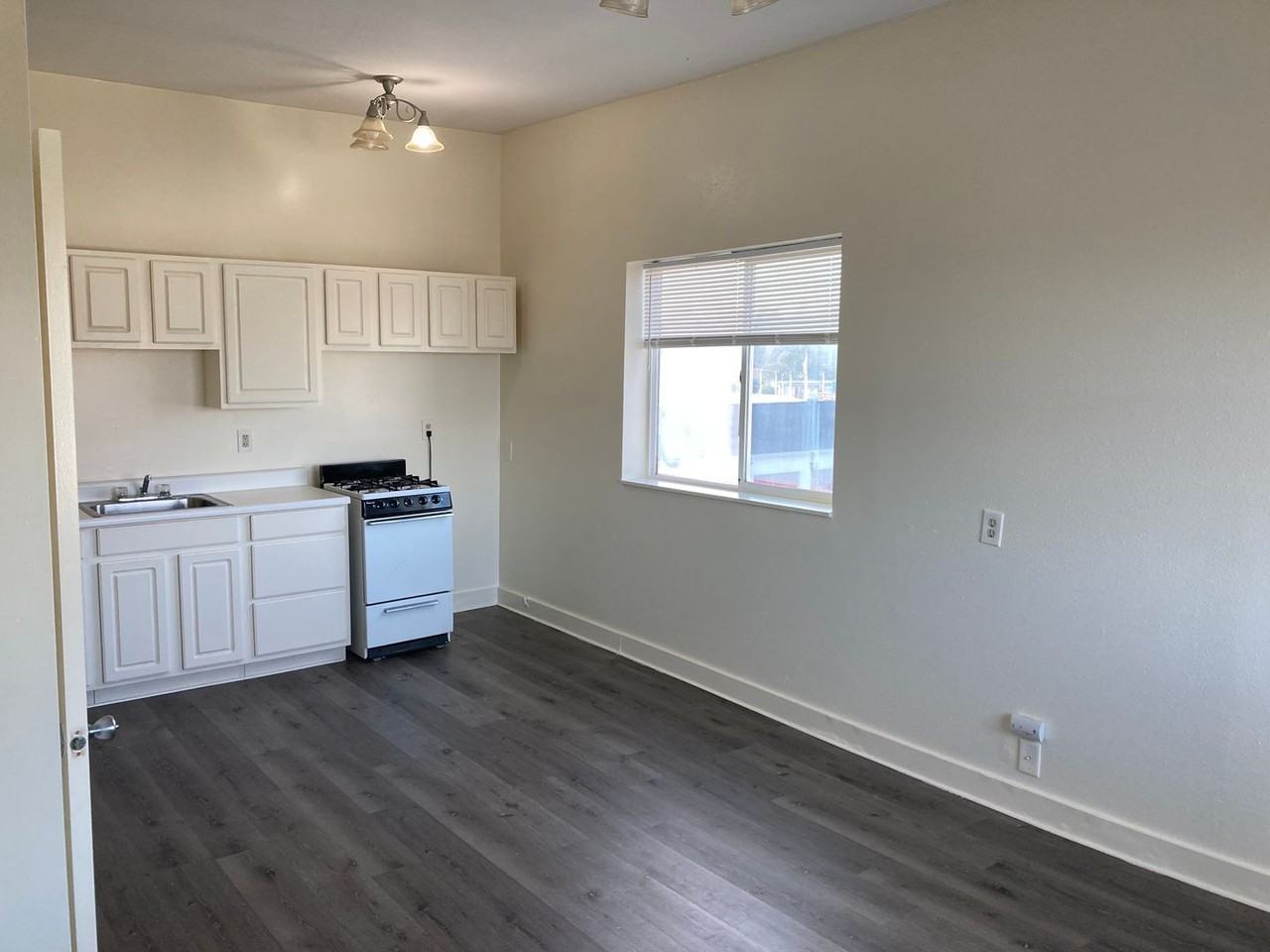 Deep Sea Apartments  DEEP01 - Photo 6 of 8