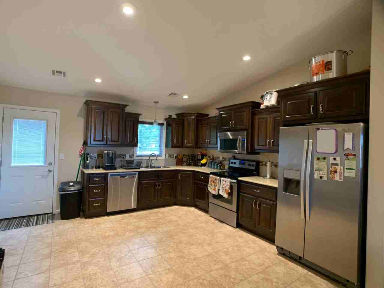 520 Highland Grove Dr - Photo 5 of 16