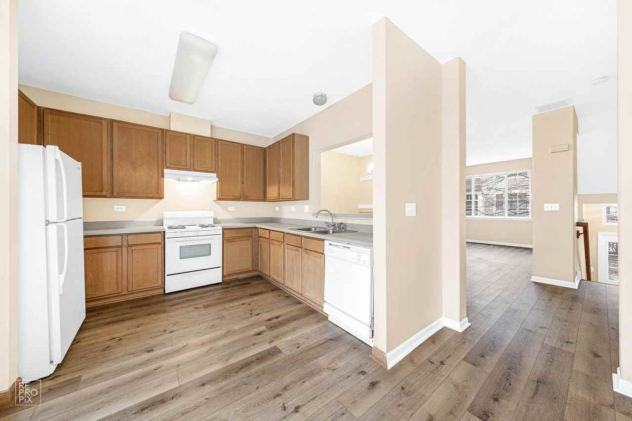 1733 Avalon Ct - Photo 2 of 11