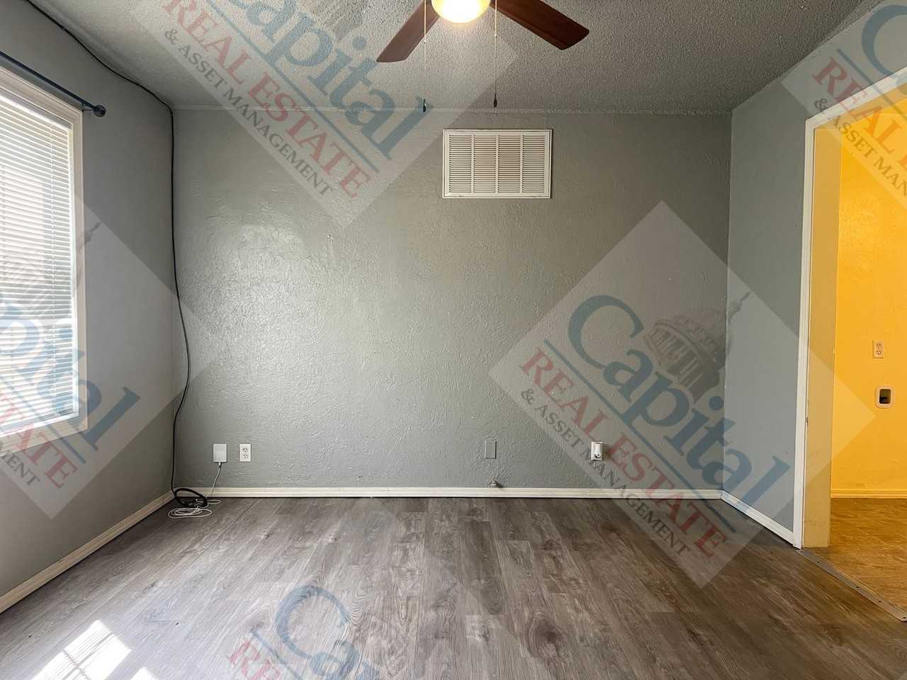 219 E Douglas Dr - Photo 2 of 23