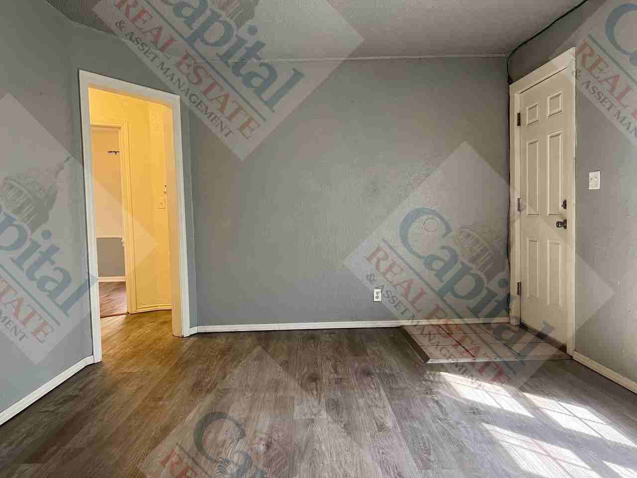 219 E Douglas Dr - Photo 3 of 23