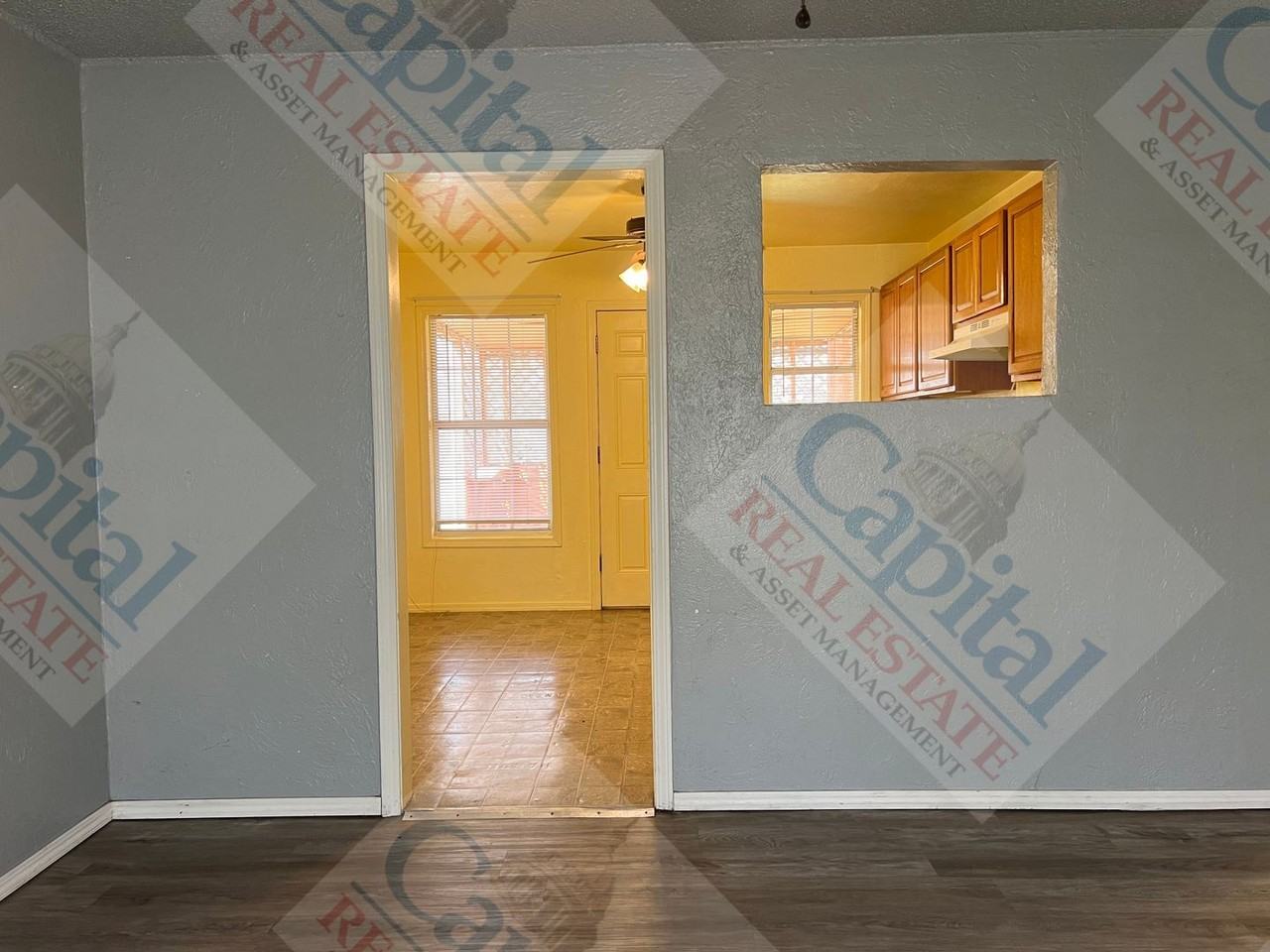 219 E Douglas Dr - Photo 4 of 23