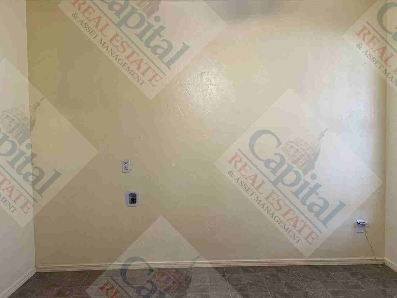 219 E Douglas Dr - Photo 6 of 23