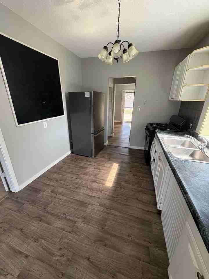 726 Denver St - Photo 5 of 10