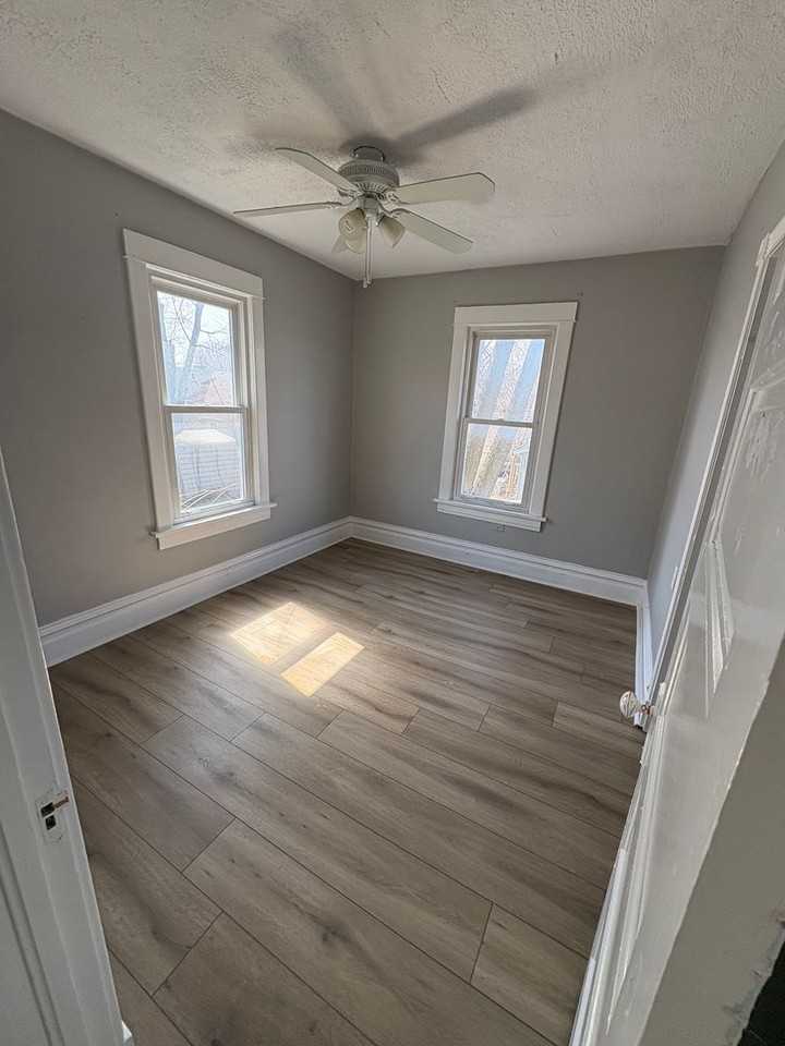 726 Denver St - Photo 6 of 10