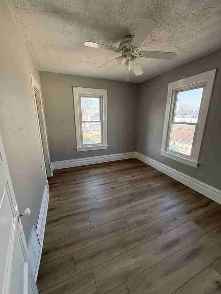 726 Denver St - Photo 7 of 10