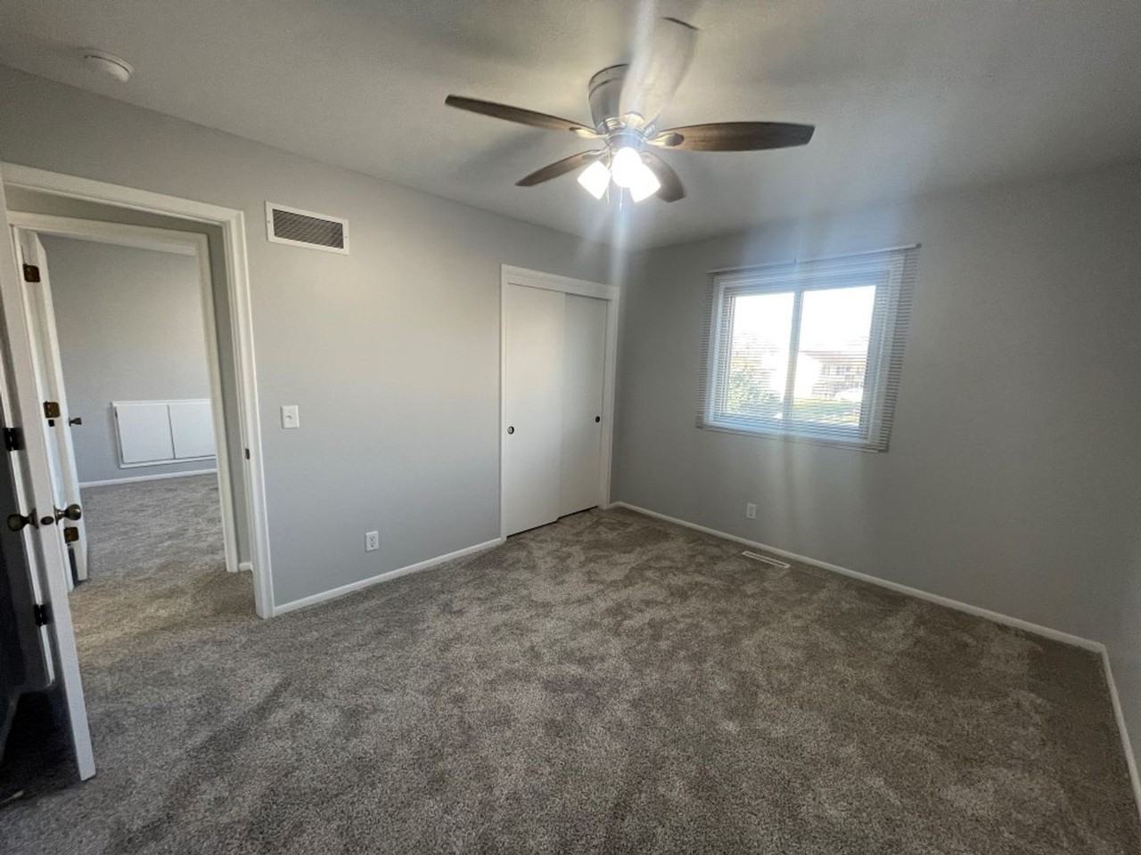 11803 S 27th St - Photo 4 of 27