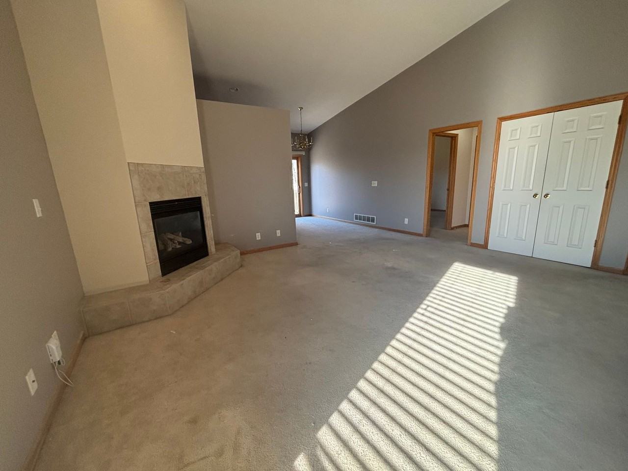 16556 Monroe St - Photo 3 of 11