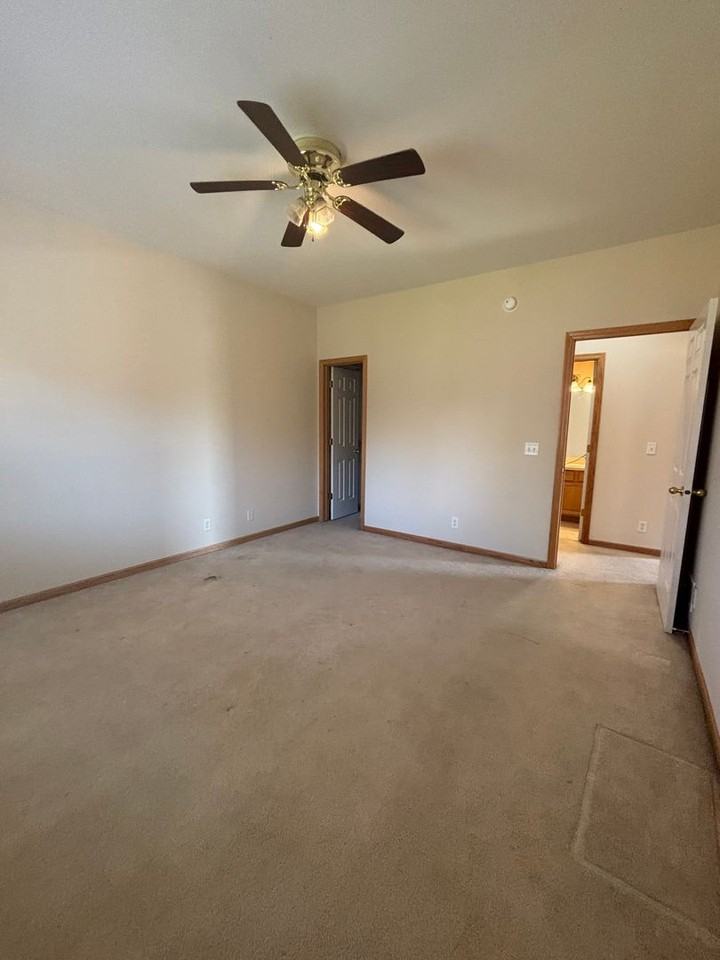 16556 Monroe St - Photo 6 of 11