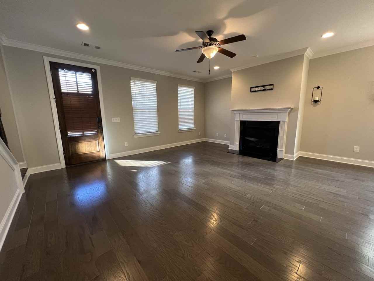 325 Cornelius Way - Photo 2 of 19