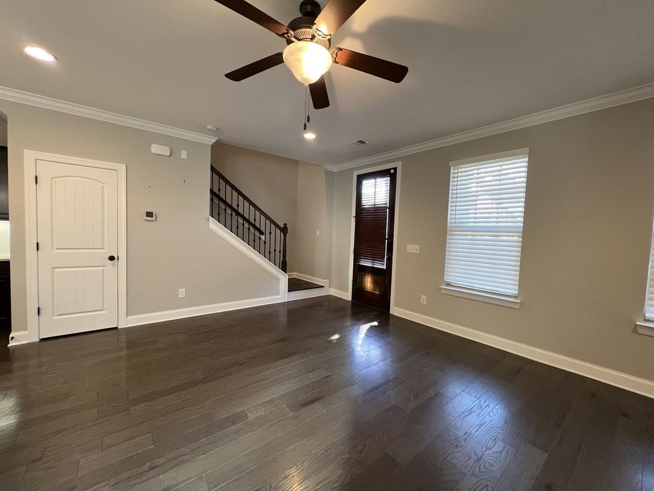 325 Cornelius Way - Photo 4 of 19