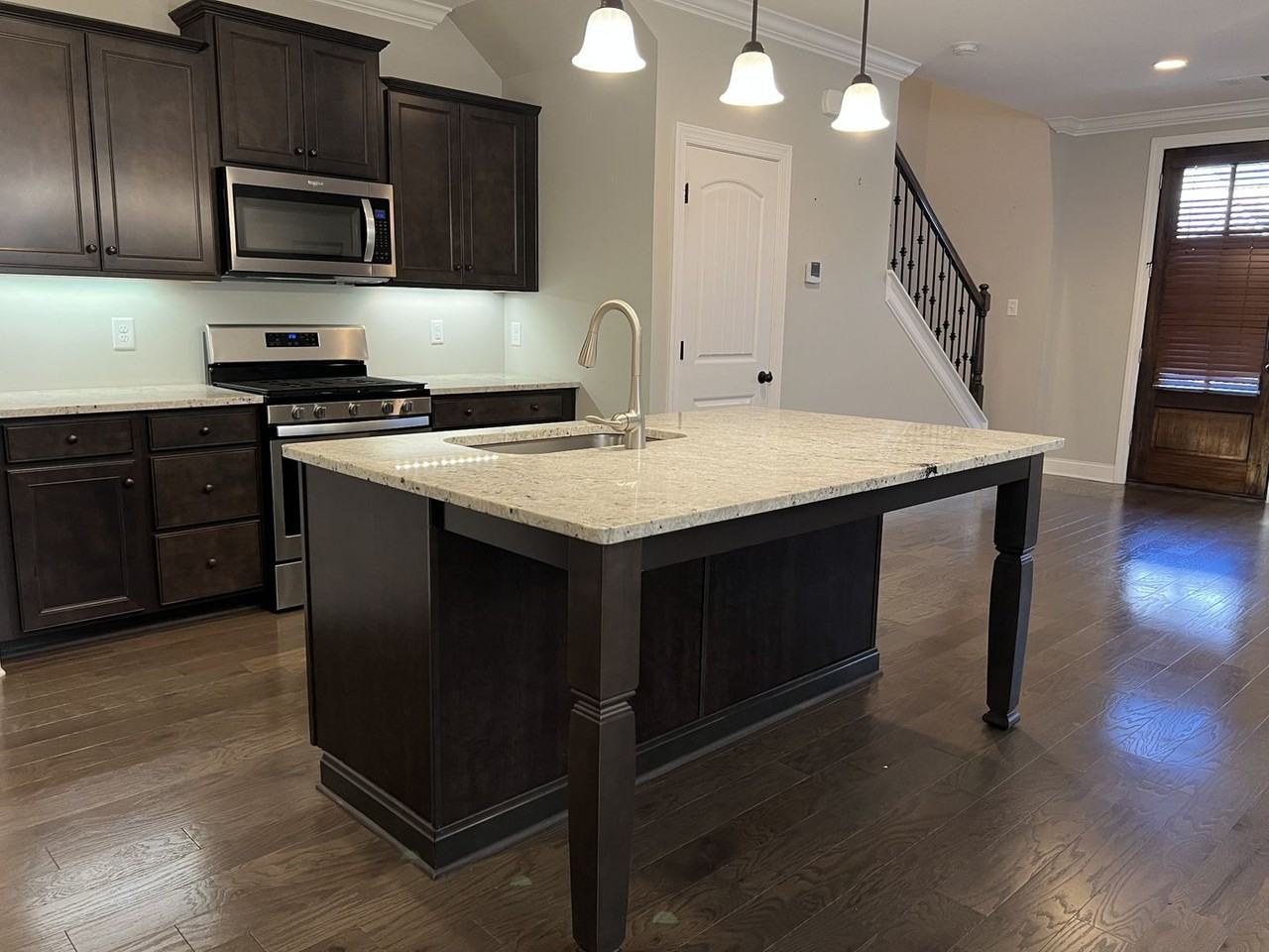 325 Cornelius Way - Photo 6 of 19