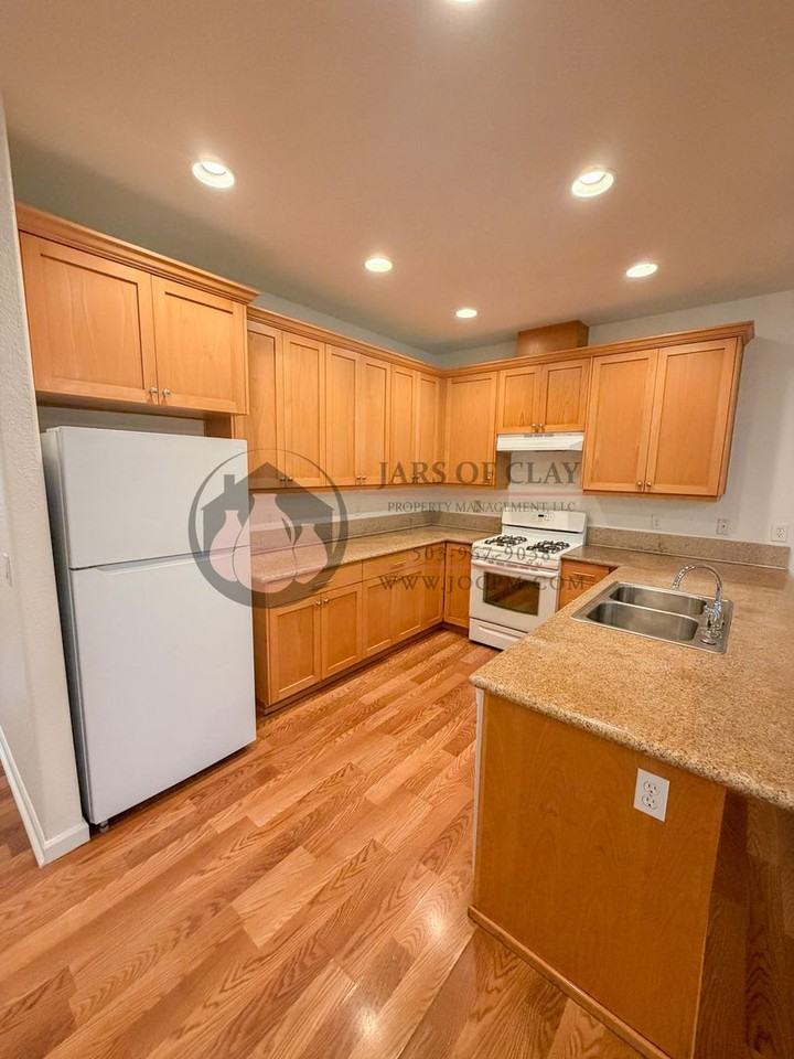 345 Norway St Ne - Photo 4 of 16