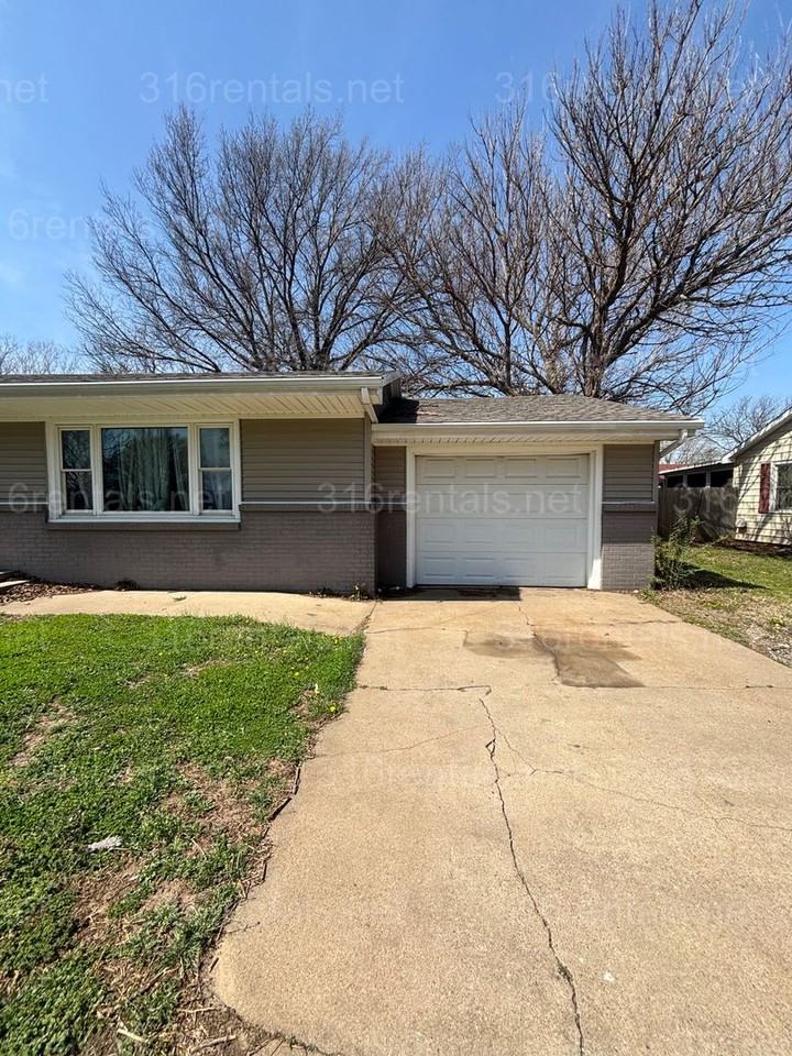 611 Village Rd - Photo 2 of 19