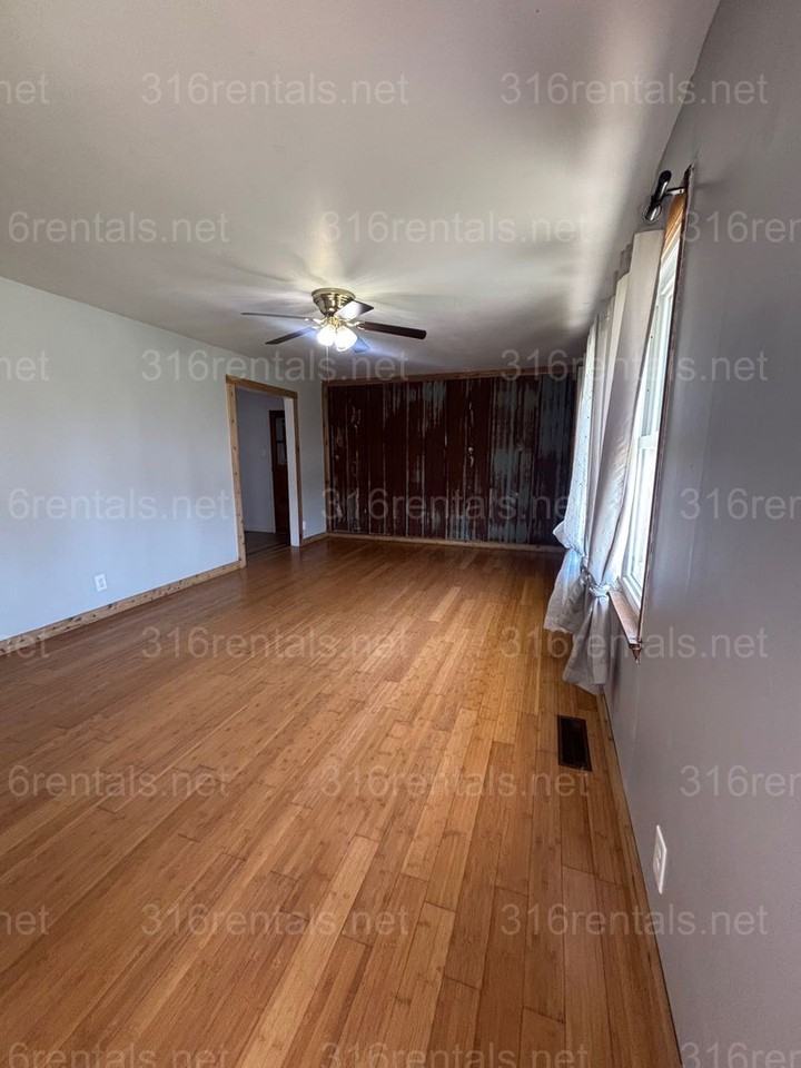 611 Village Rd - Photo 3 of 19