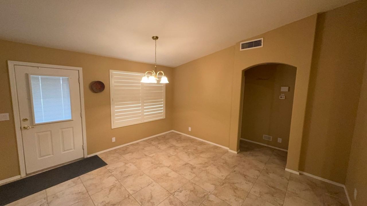 11019 E Knowles Ave - Photo 4 of 18