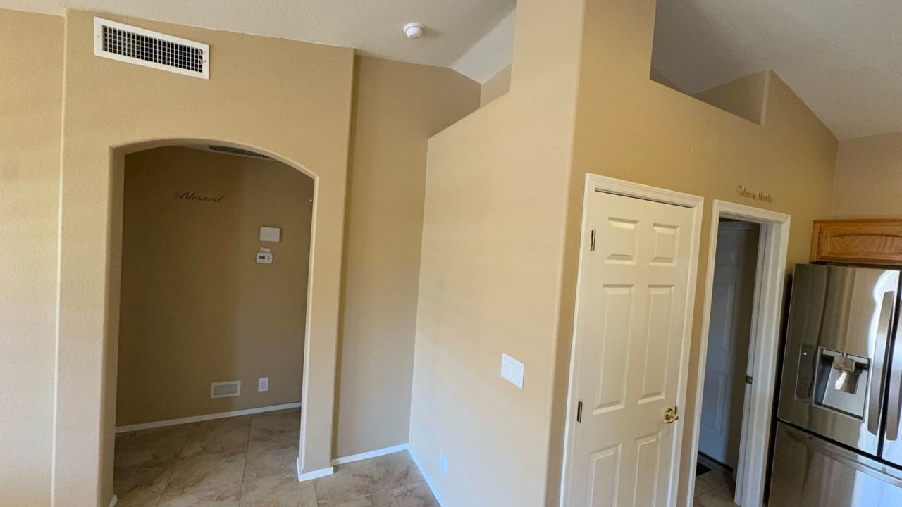 11019 E Knowles Ave - Photo 5 of 18