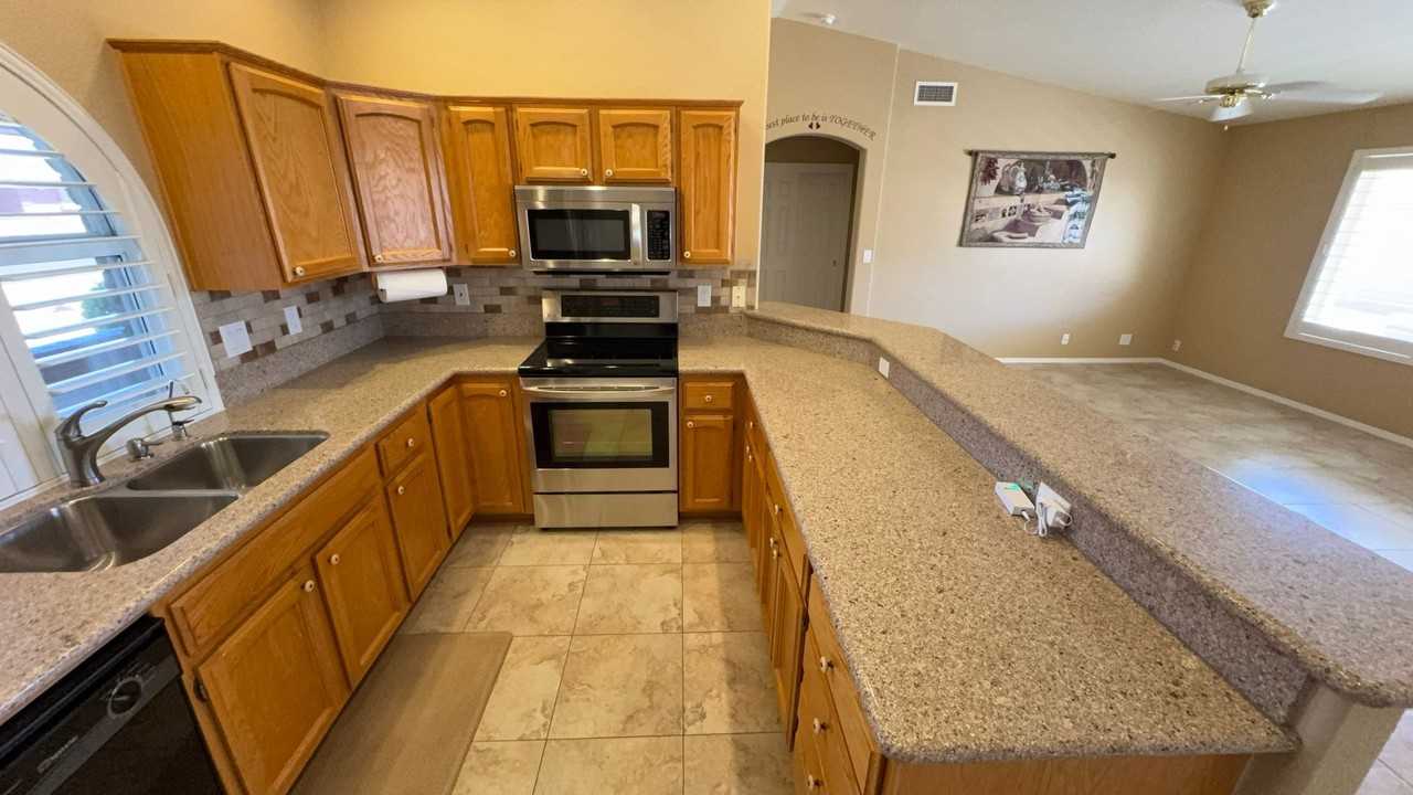 11019 E Knowles Ave - Photo 7 of 18