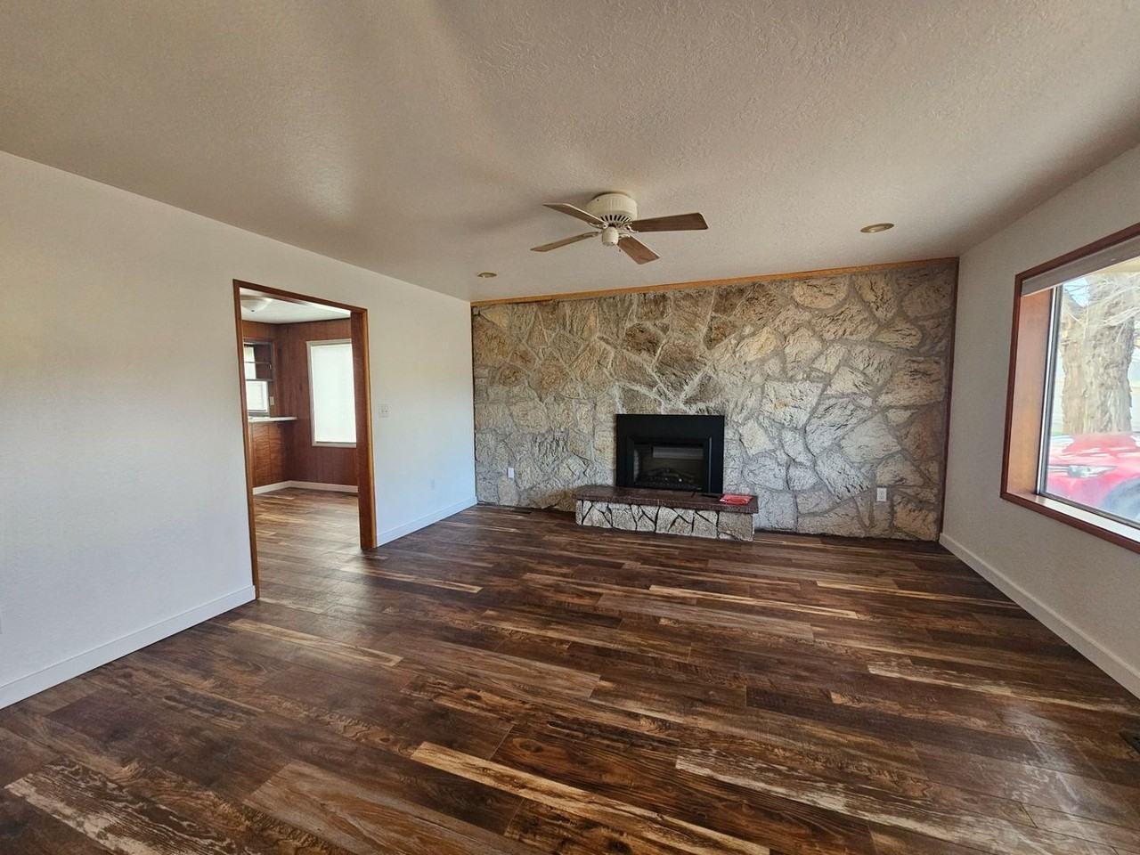 335 Se 8th St - Photo 2 of 7