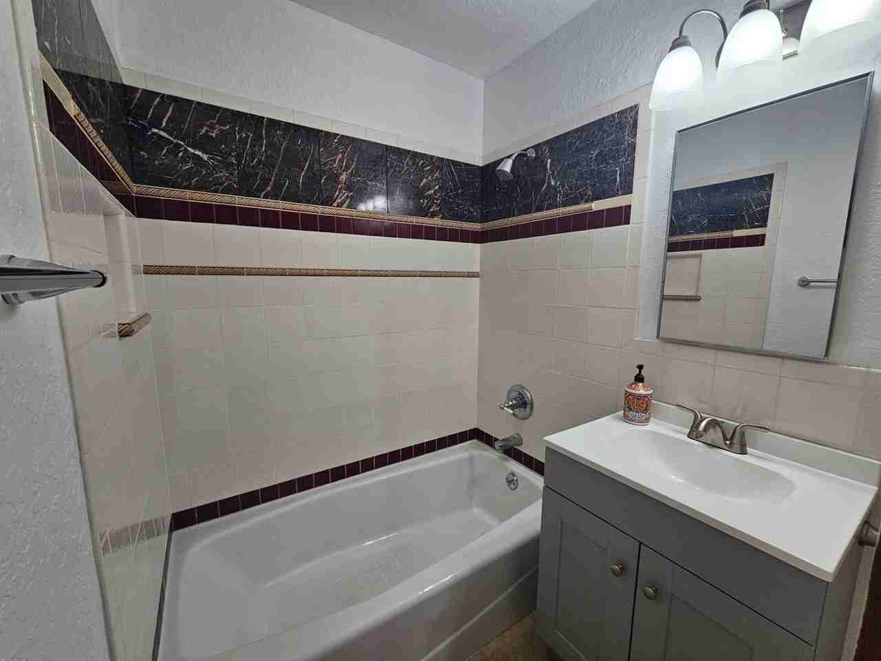 335 Se 8th St - Photo 3 of 7