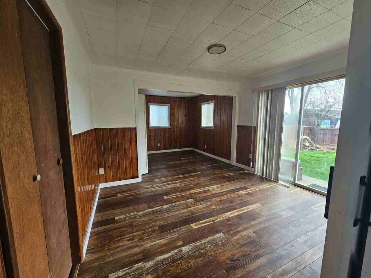 335 Se 8th St - Photo 5 of 7