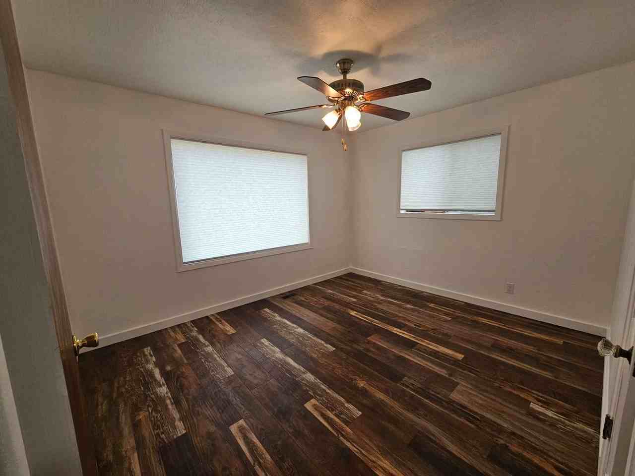 335 Se 8th St - Photo 6 of 7