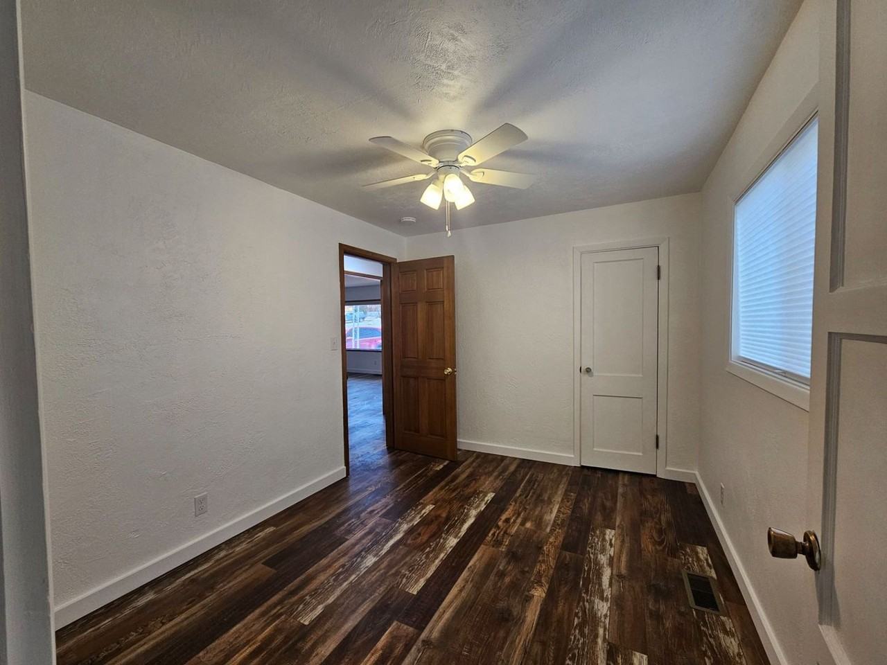 335 Se 8th St - Photo 7 of 7