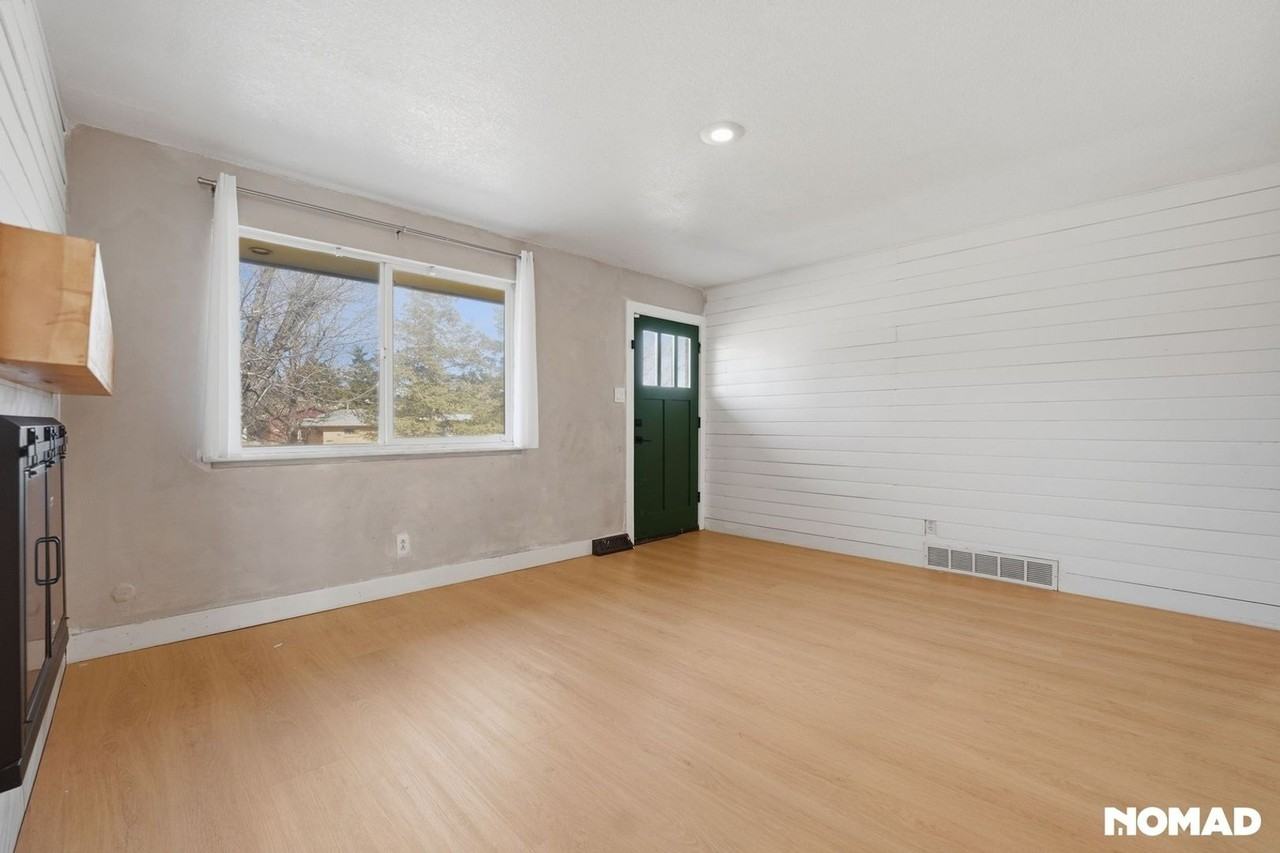 9040 Yucca Way - Photo 3 of 34