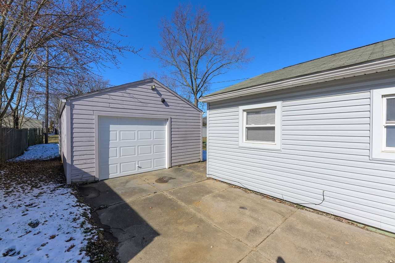 2225 Martha Ave Ne - Photo 3 of 19