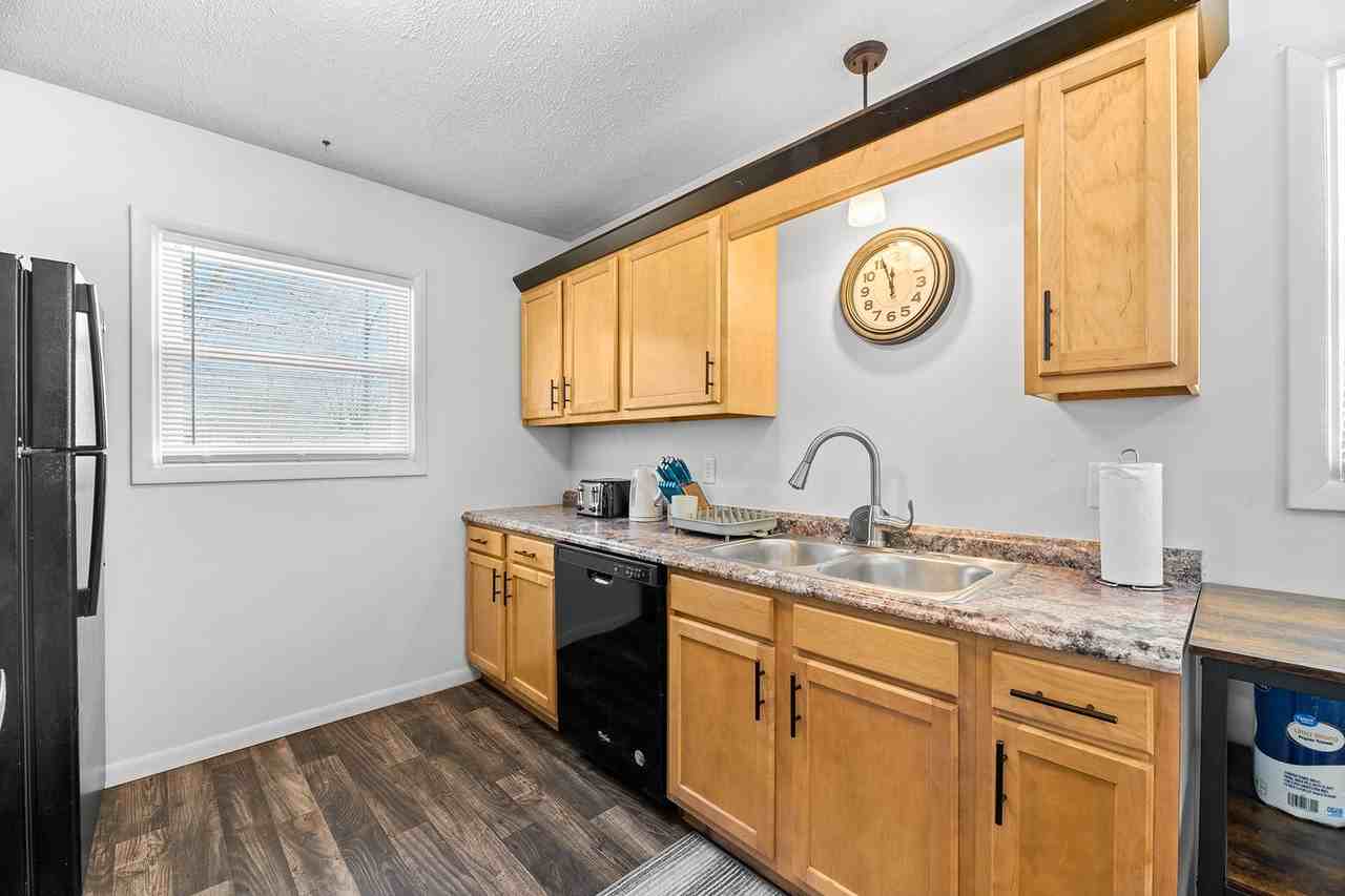 2225 Martha Ave Ne - Photo 6 of 19