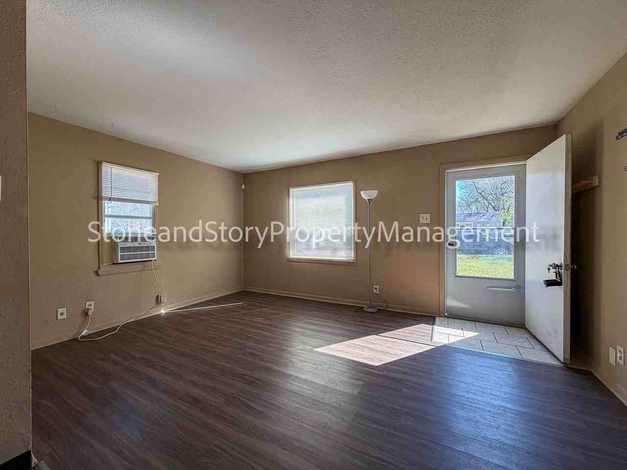 1749 Sw Green Acres Ave - Photo 3 of 13