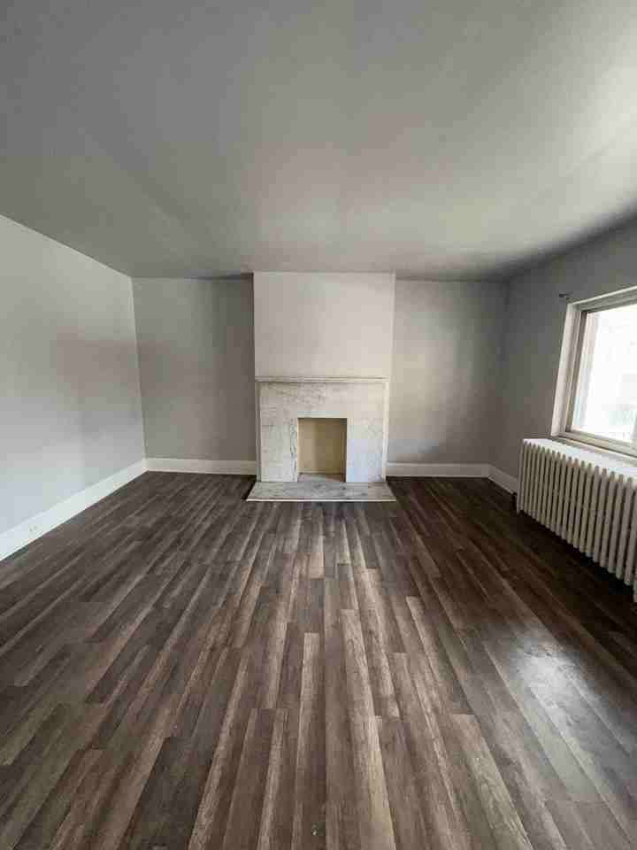 826 Collins - Photo 4 of 23