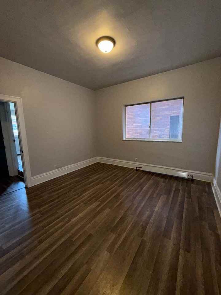 826 Collins - Photo 5 of 23