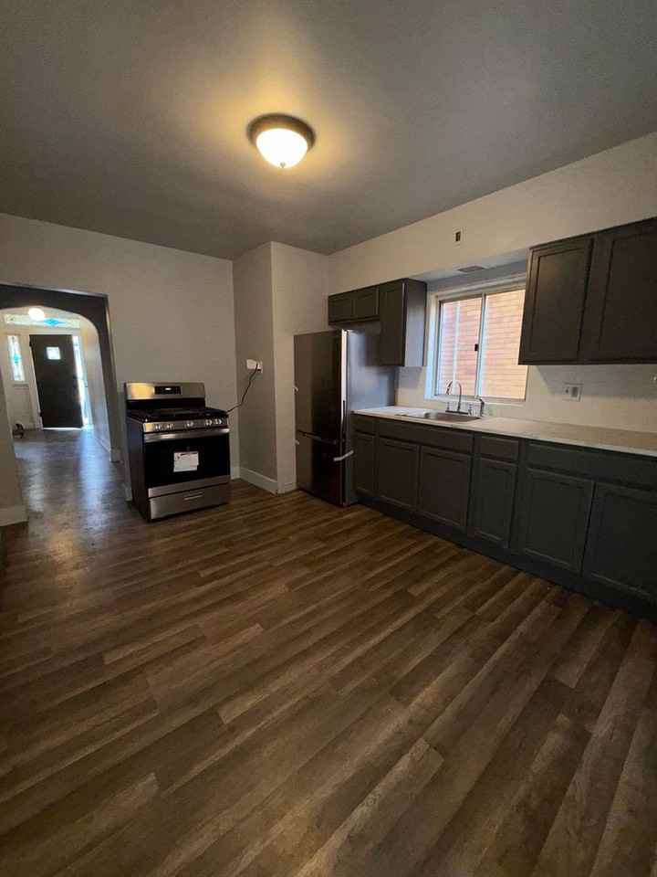 826 Collins - Photo 7 of 23