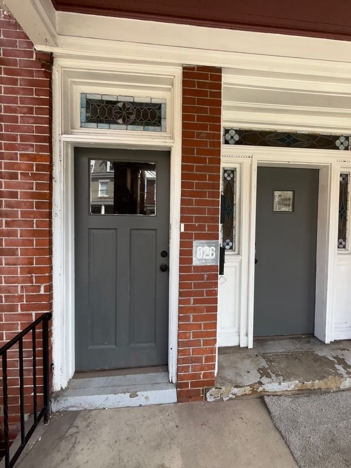 826 Collins - Photo 2 of 25