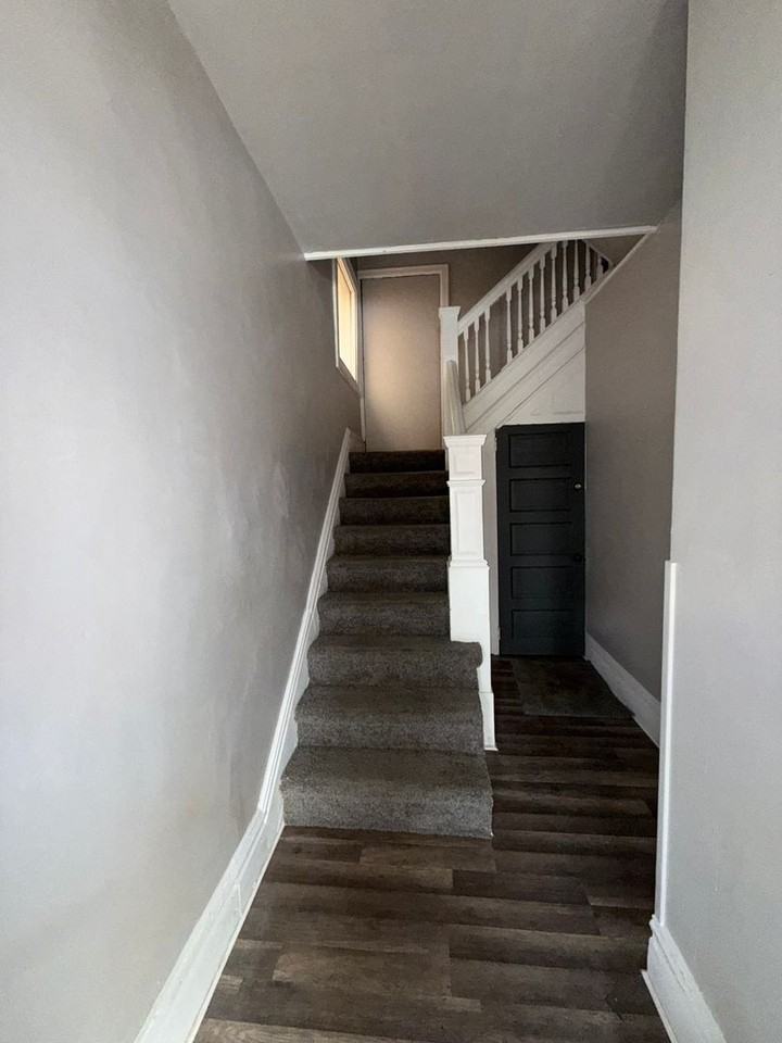 826 Collins - Photo 3 of 25