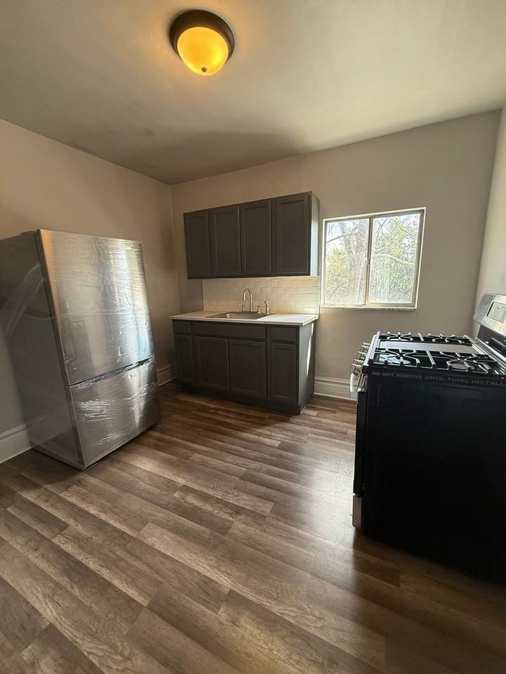 826 Collins - Photo 6 of 25