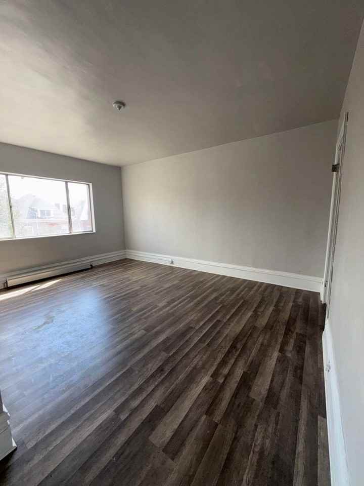 826 Collins - Photo 7 of 25