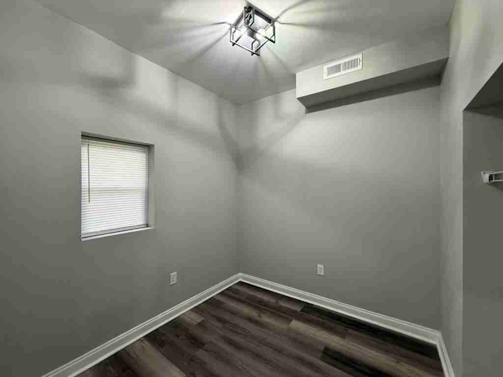 5340 Maple Ave - Photo 6 of 20