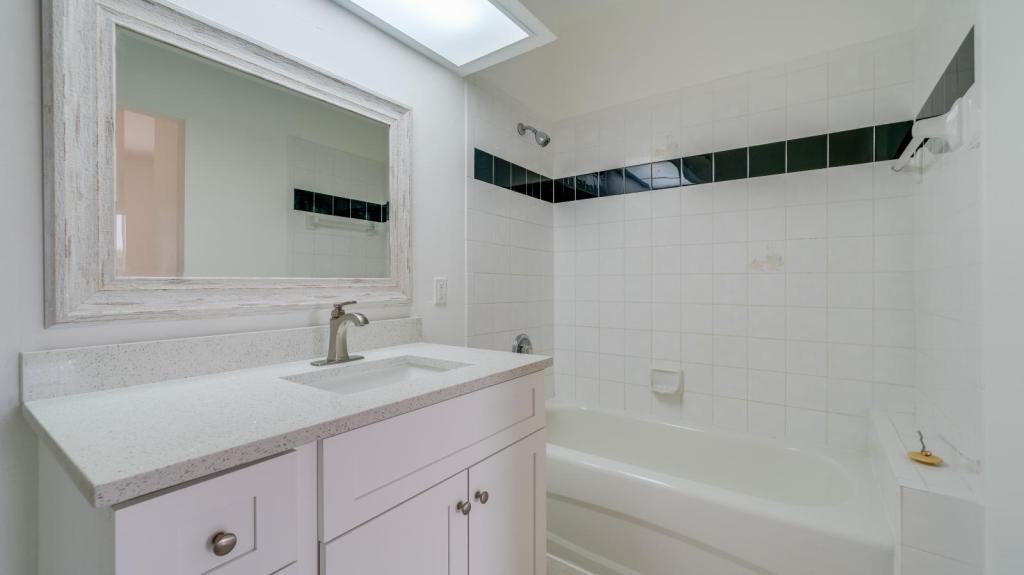 5612 Rose Garden Rd Apt 204 - Photo 3 of 19