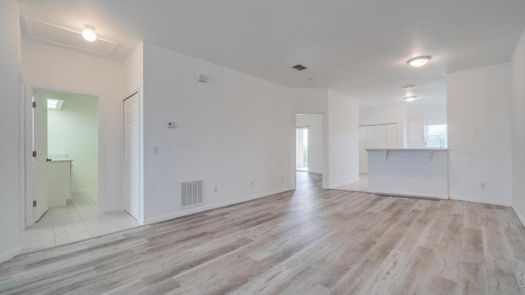 5612 Rose Garden Rd Apt 204 - Photo 4 of 19