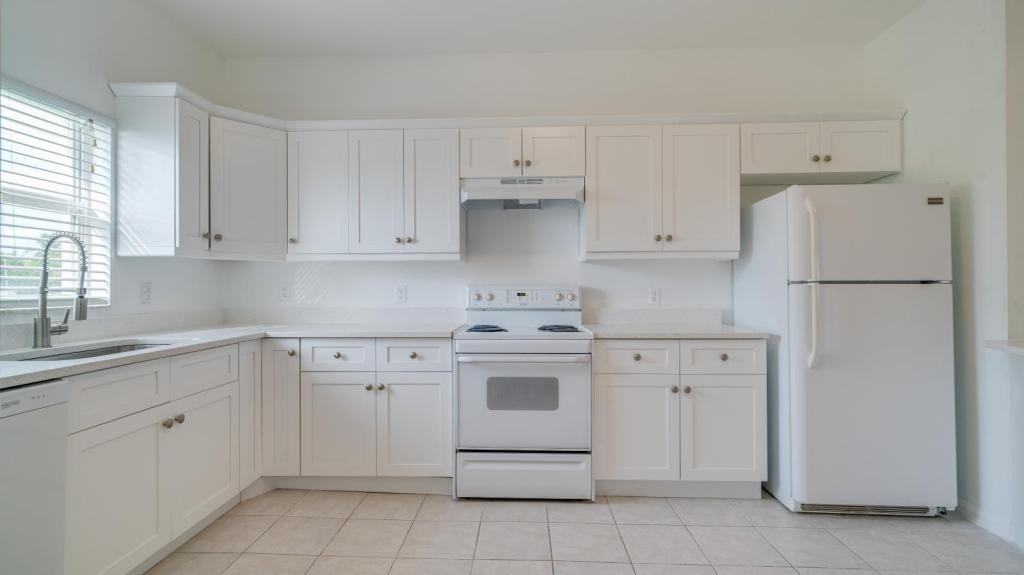 5612 Rose Garden Rd Apt 204 - Photo 6 of 19