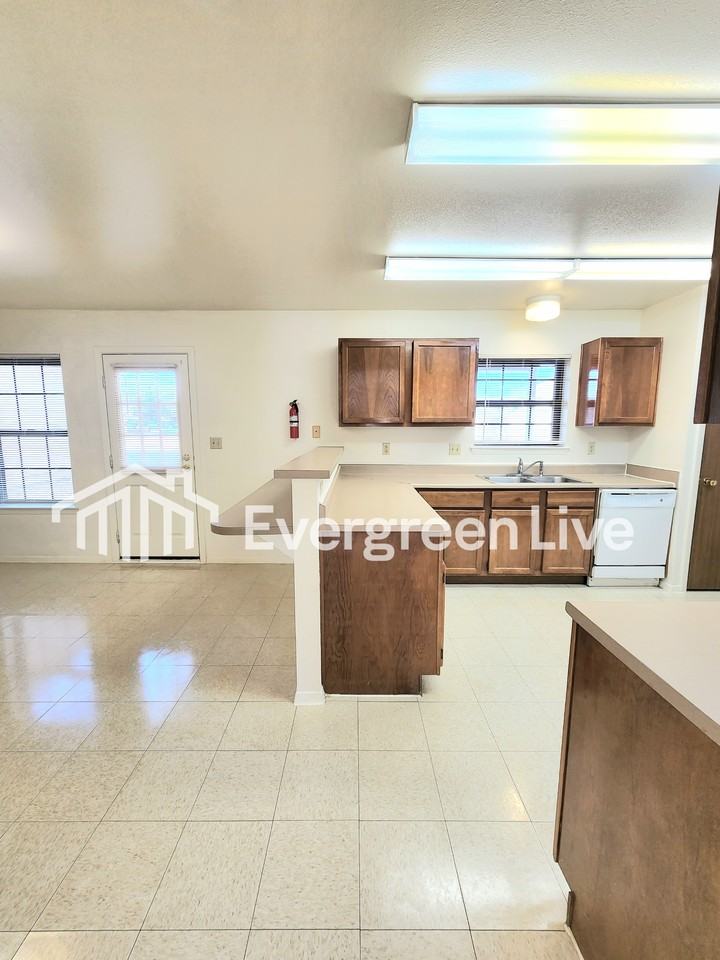 116 Crusader Ct - Photo 5 of 20