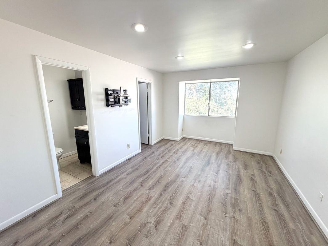 1016 W Osborn Rd - Photo 7 of 13