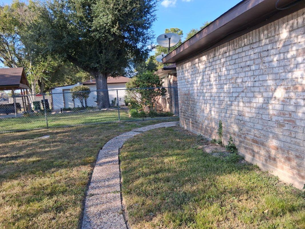 7515 Brush Wood Dr - Photo 3 of 17