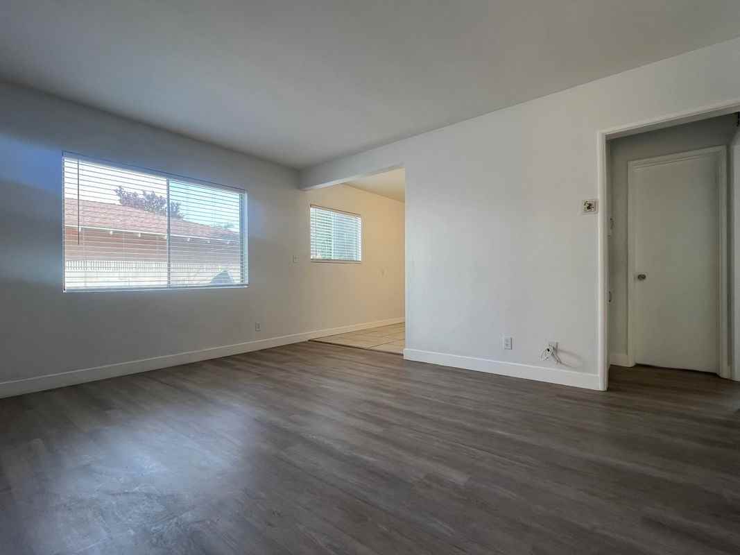 2203 Mathews Ave ##F - Photo 3 of 11