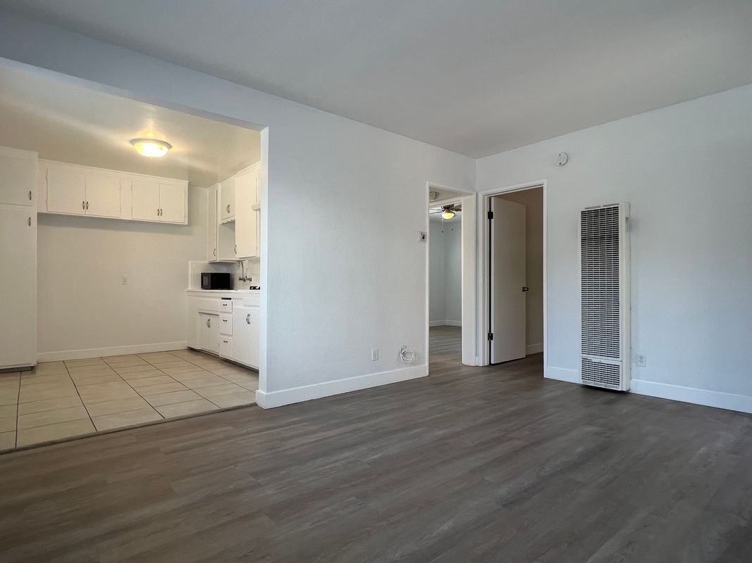 2203 Mathews Ave ##F - Photo 4 of 11