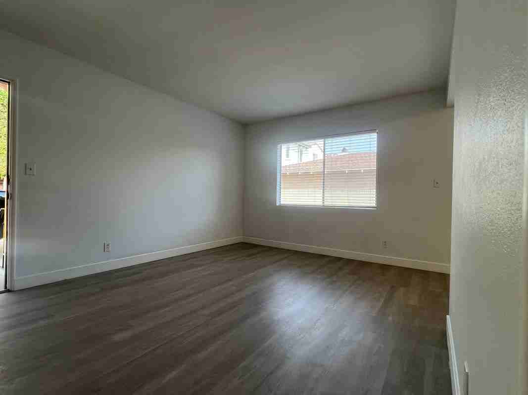 2203 Mathews Ave ##F - Photo 5 of 11