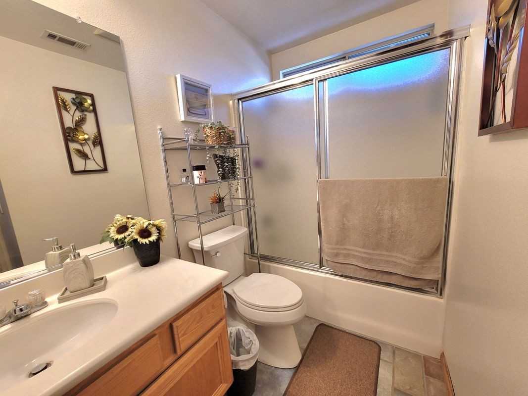 5560 Barclay Ct - Photo 3 of 14