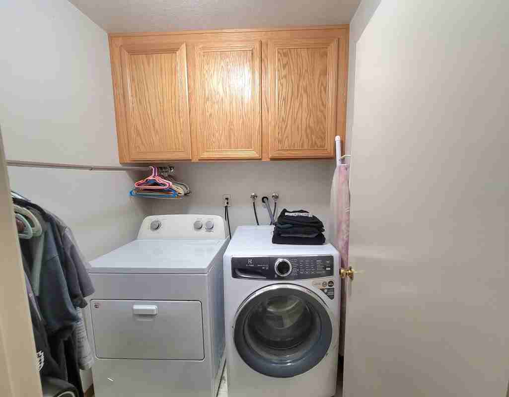 5560 Barclay Ct - Photo 4 of 14